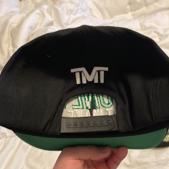 New Era/ SnapBack Fitted Hats - Picture 15 of 16